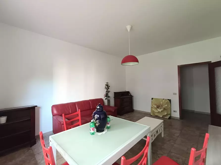 Immagine 2 di Appartamento in vendita  a Massa