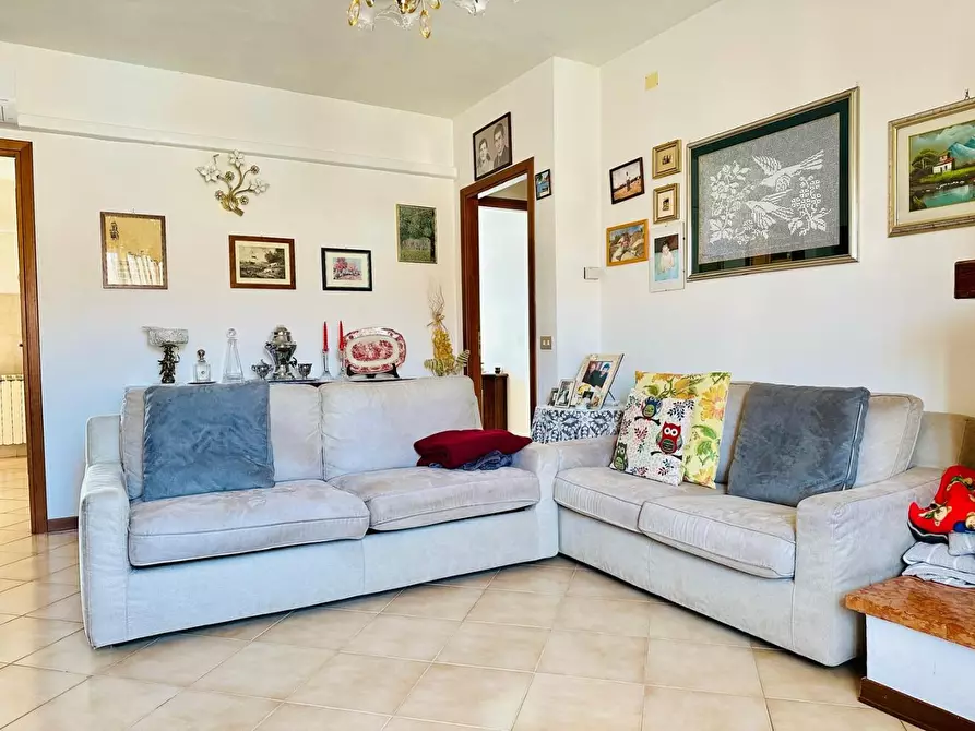 Immagine 2 di Appartamento in vendita  a Siena