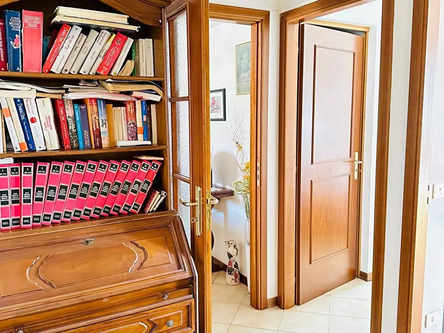 Immagine 10 di Appartamento in vendita  a Siena