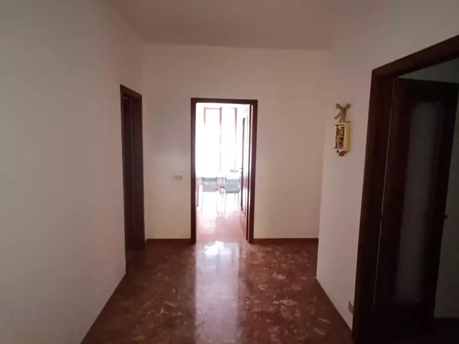 Immagine 4 di Appartamento in vendita  a Carrara