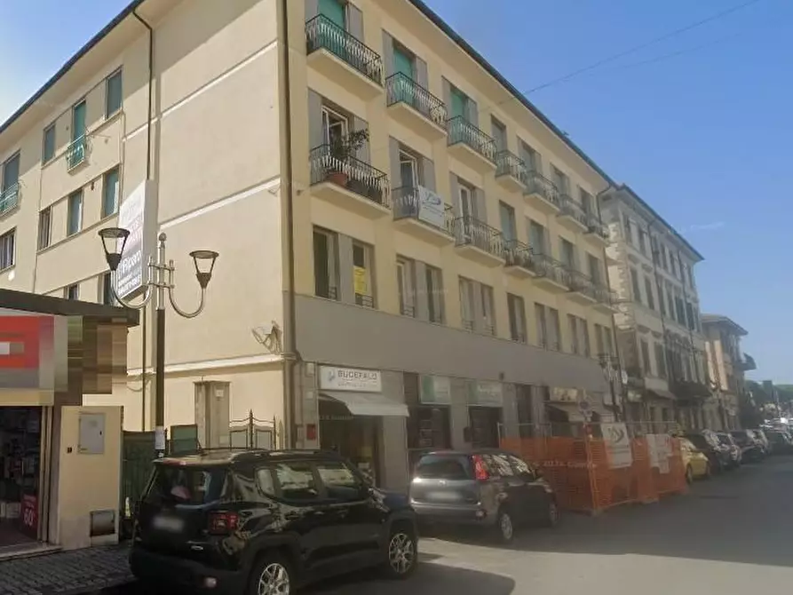 Immagine 1 di Appartamento in vendita  a Viareggio