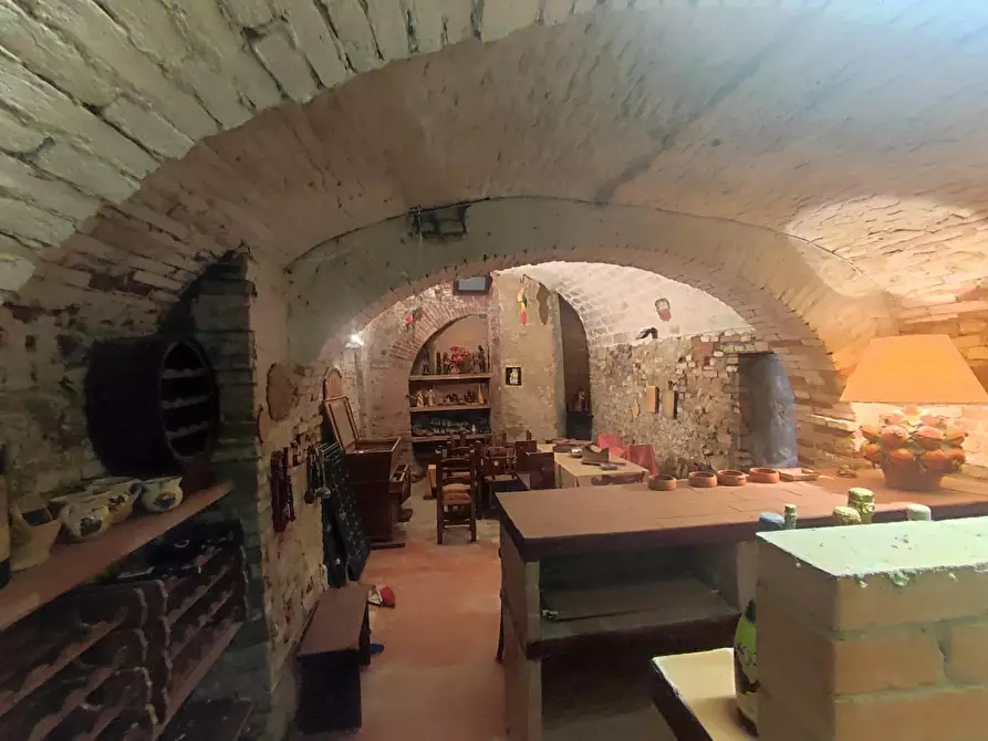 Immagine 1 di Magazzino in vendita  a Peccioli