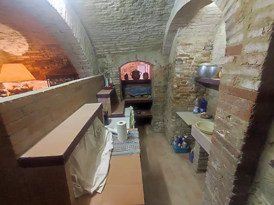 Immagine 9 di Magazzino in vendita  a Peccioli