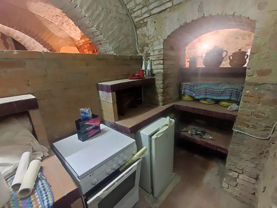 Immagine 11 di Magazzino in vendita  a Peccioli