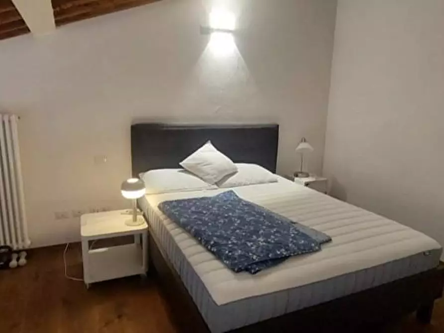 Immagine 11 di Appartamento in vendita  a Siena