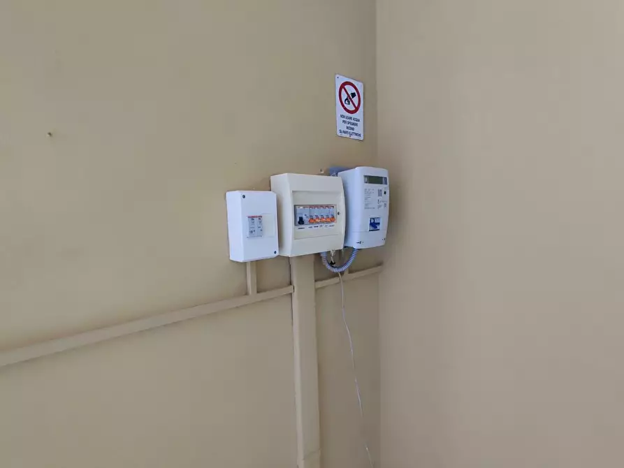 Immagine 3 di Locale commerciale in vendita  a Peccioli