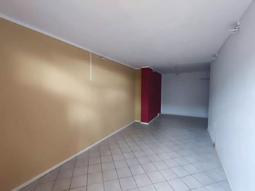 Immagine 1 di Locale commerciale in vendita  a Peccioli