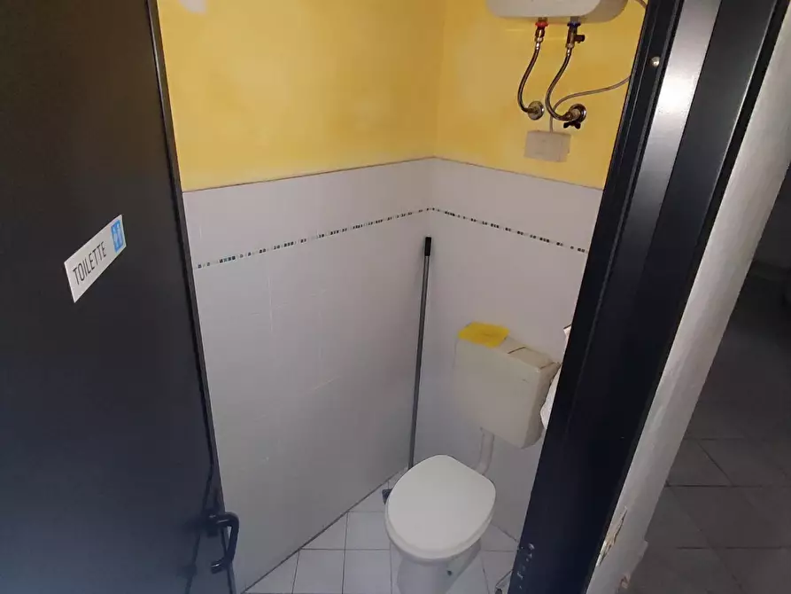 Immagine 5 di Locale commerciale in vendita  a Peccioli