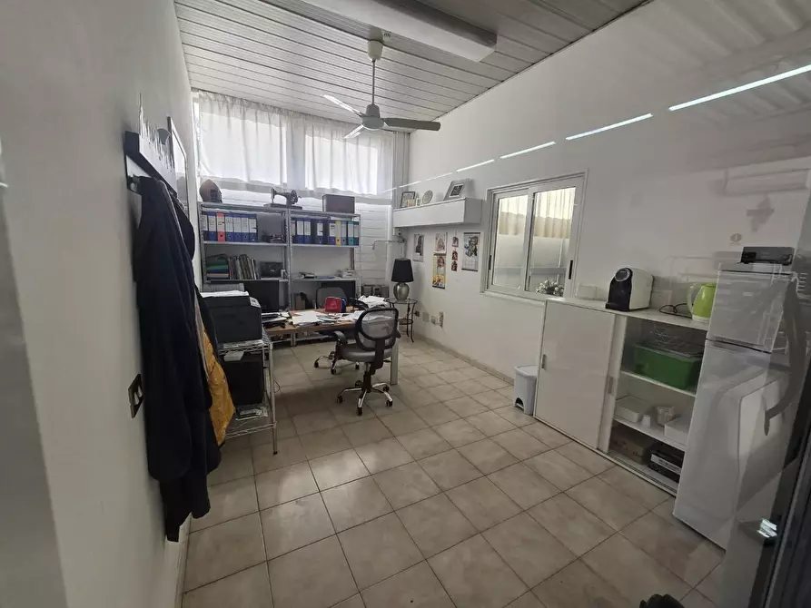 Immagine 14 di Attività artigianale in vendita  a Calcinaia