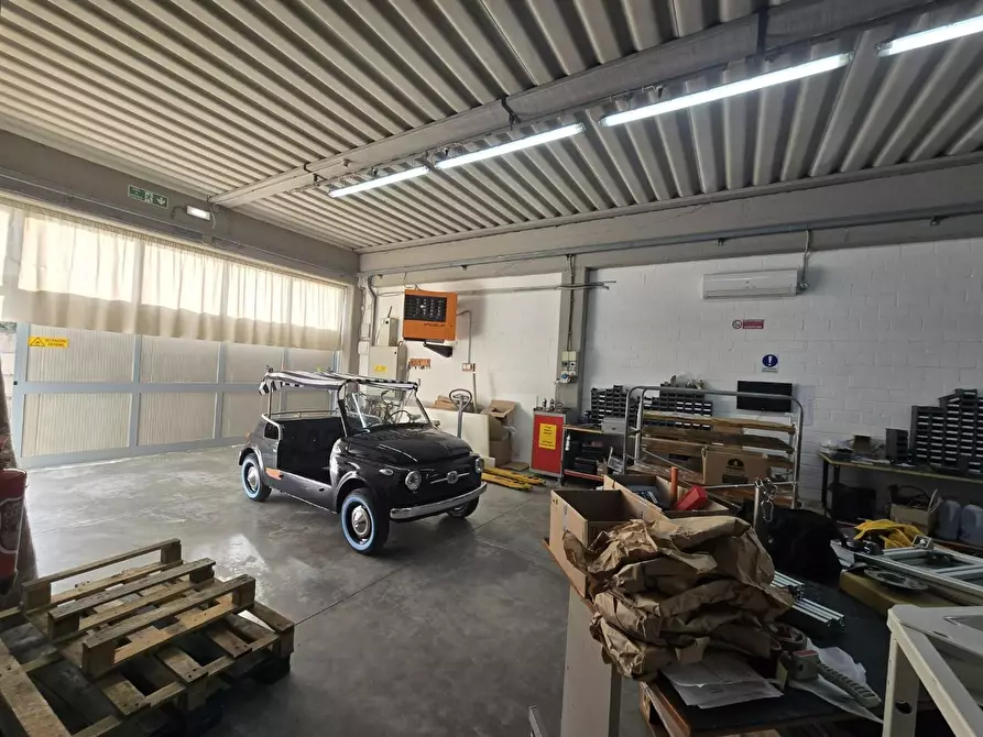 Immagine 7 di Attività artigianale in vendita  a Calcinaia