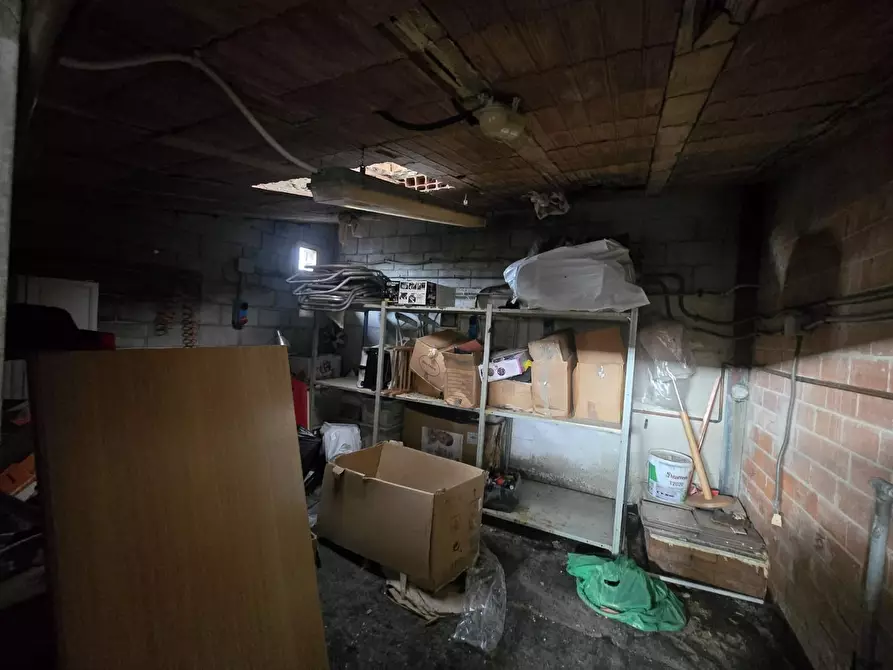 Immagine 10 di Attività artigianale in vendita  a Calcinaia