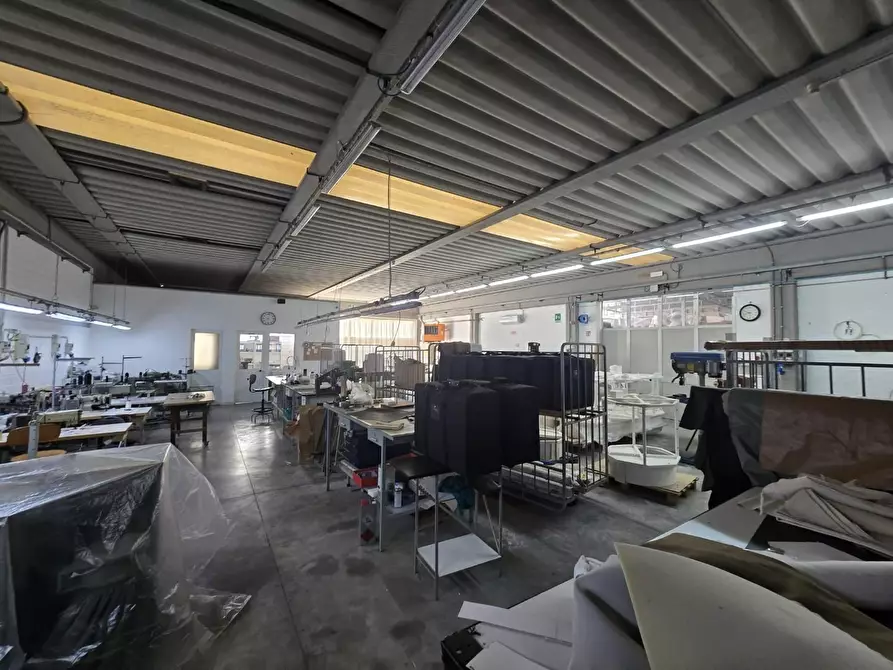 Immagine 1 di Attività artigianale in vendita  a Calcinaia