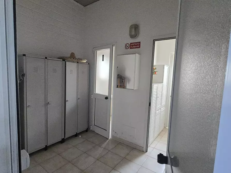 Immagine 12 di Attività artigianale in vendita  a Calcinaia