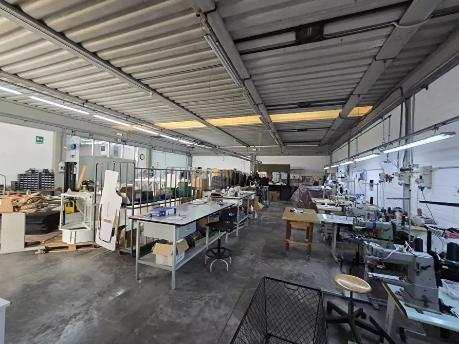 Immagine 8 di Attività artigianale in vendita  a Calcinaia