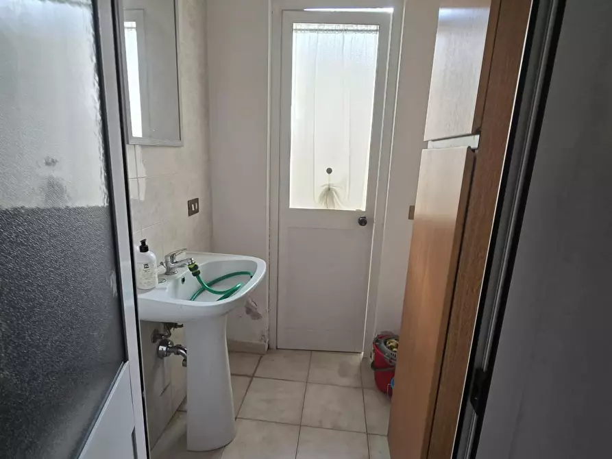 Immagine 18 di Attività artigianale in vendita  a Calcinaia