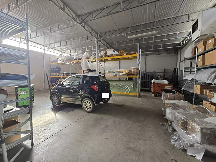 Immagine 9 di Attività artigianale in vendita  a Calcinaia