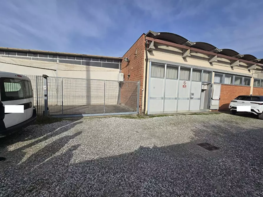 Immagine 16 di Attività artigianale in vendita  a Calcinaia