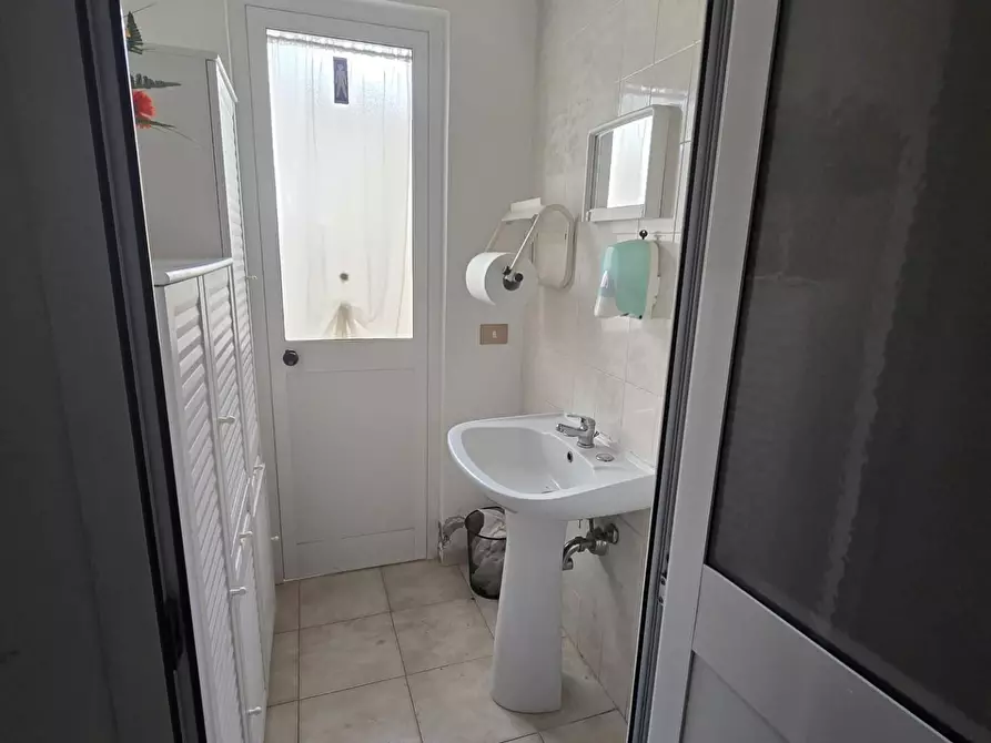 Immagine 19 di Attività artigianale in vendita  a Calcinaia