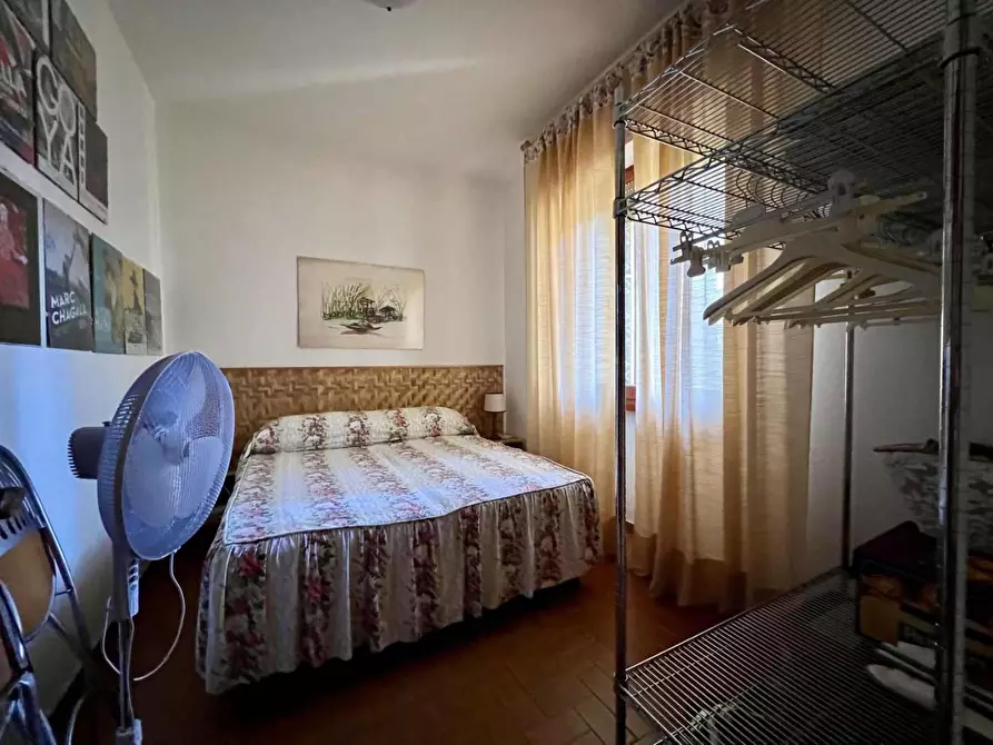 Immagine 11 di Appartamento in vendita  a Massa