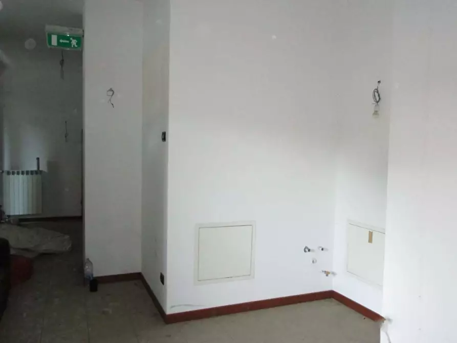 Immagine 4 di Negozio in vendita  a Cologno Monzese