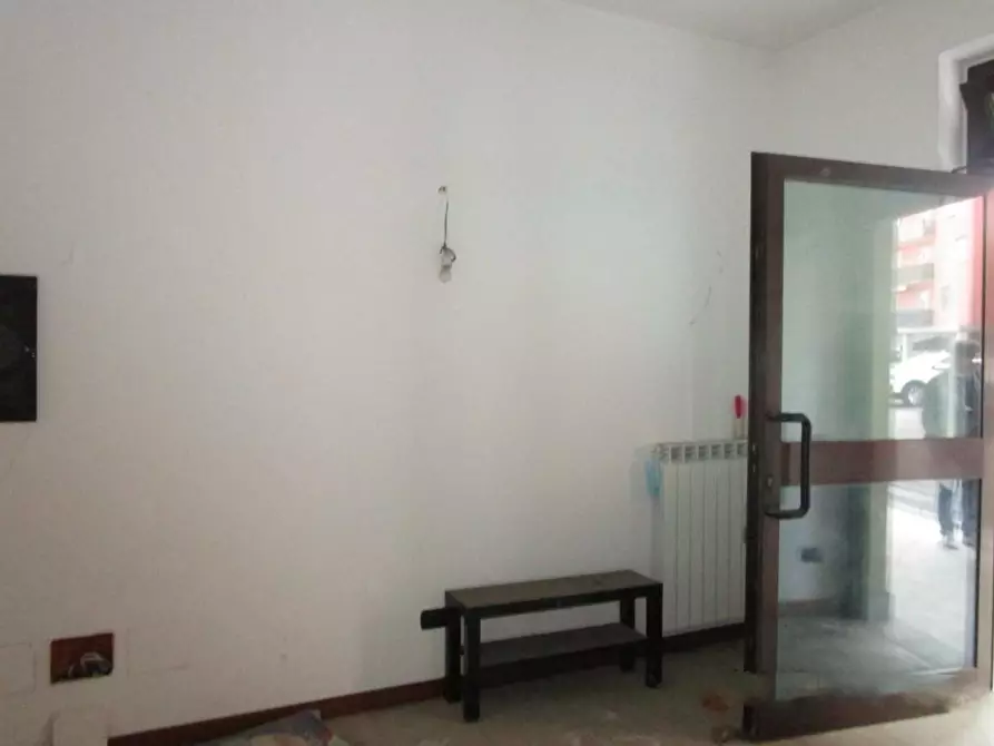 Immagine 2 di Negozio in vendita  a Cologno Monzese