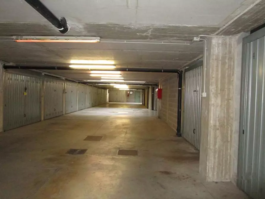 Immagine 7 di Negozio in vendita  a Cologno Monzese