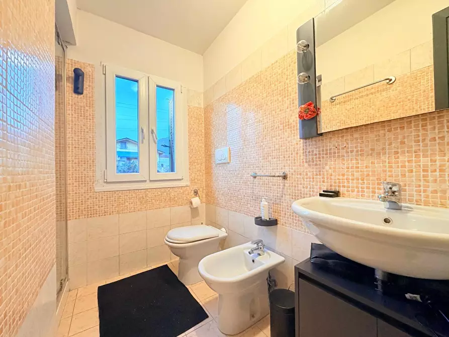 Immagine 17 di Appartamento in vendita  a Massa