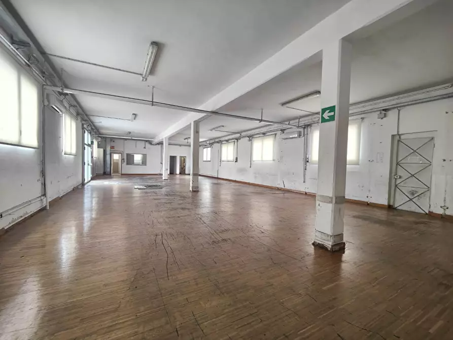 Immagine 16 di Capannone industriale in vendita  a Santa Croce Sull'arno
