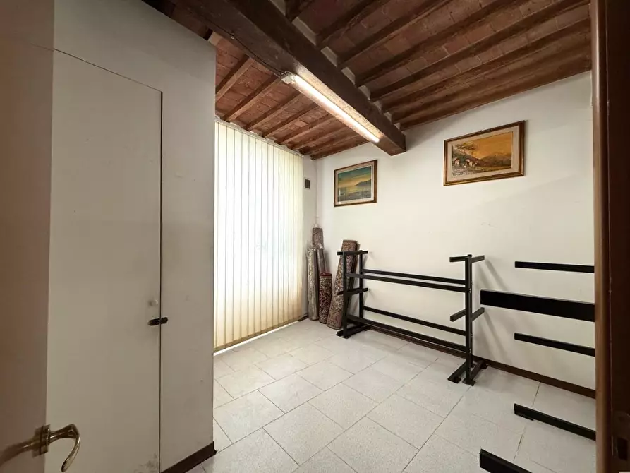 Immagine 6 di Locale commerciale in affitto  a Cascina