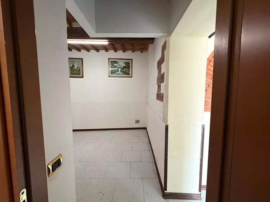 Immagine 10 di Locale commerciale in affitto  a Cascina
