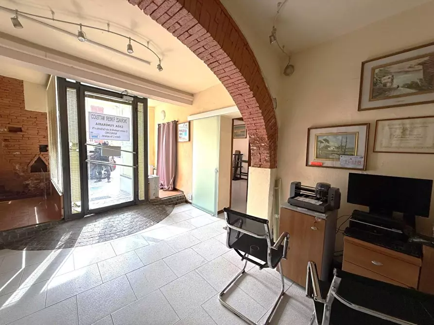 Immagine 16 di Locale commerciale in affitto  a Cascina