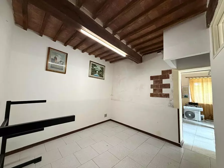 Immagine 8 di Locale commerciale in affitto  a Cascina