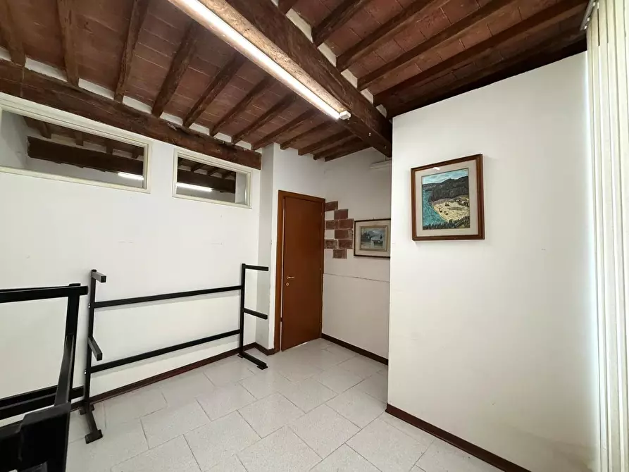 Immagine 5 di Locale commerciale in affitto  a Cascina