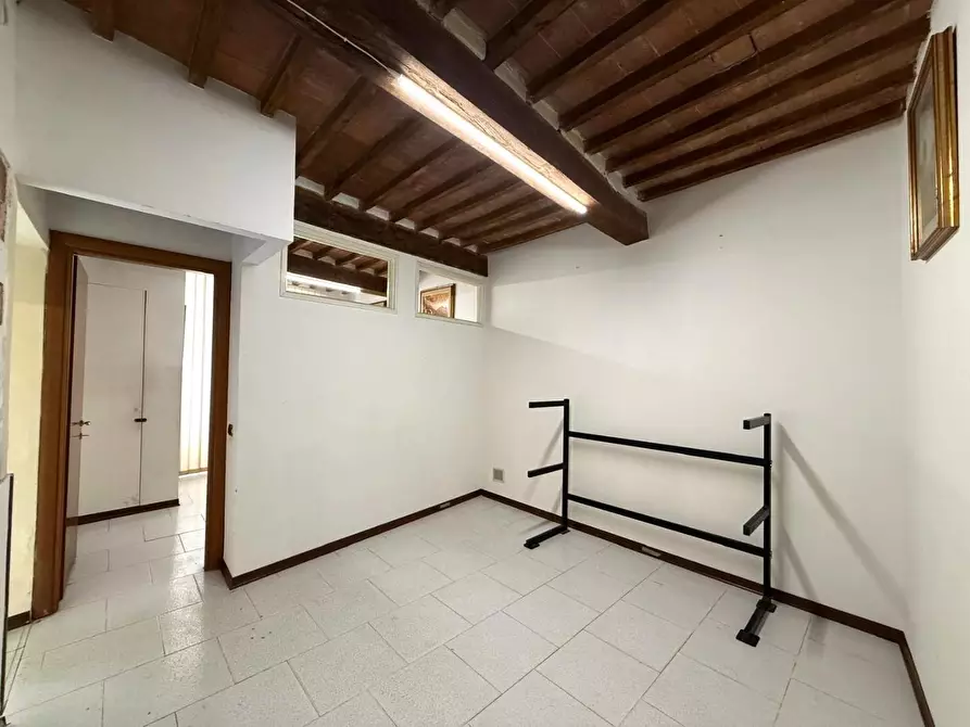 Immagine 7 di Locale commerciale in affitto  a Cascina