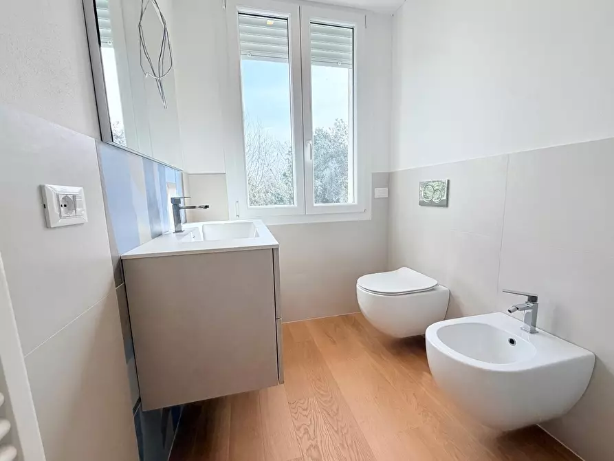 Immagine 11 di Appartamento in vendita  a Massa