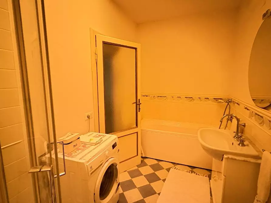 Immagine 29 di Mansarda in vendita  a Lucca