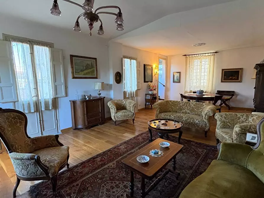 Immagine 1 di Mansarda in vendita  a Lucca