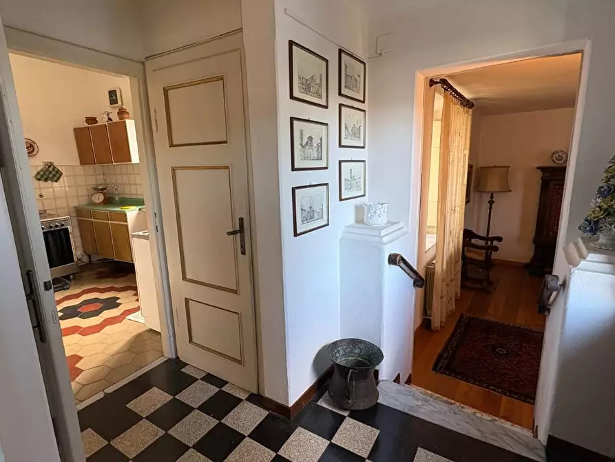 Immagine 9 di Mansarda in vendita  a Lucca