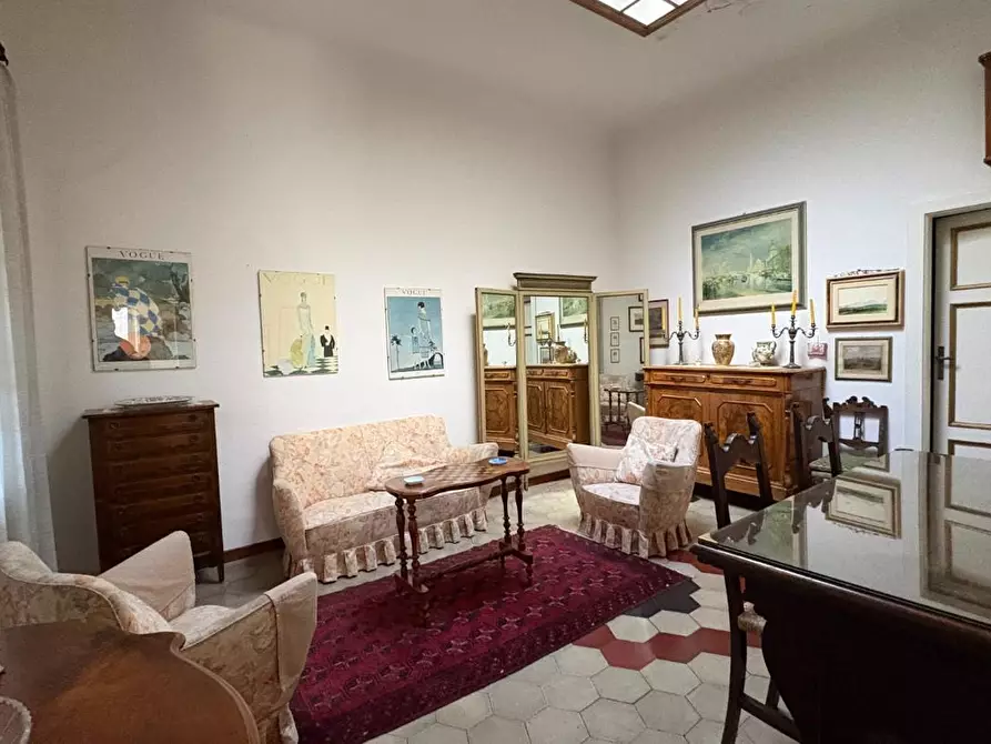 Immagine 10 di Mansarda in vendita  a Lucca