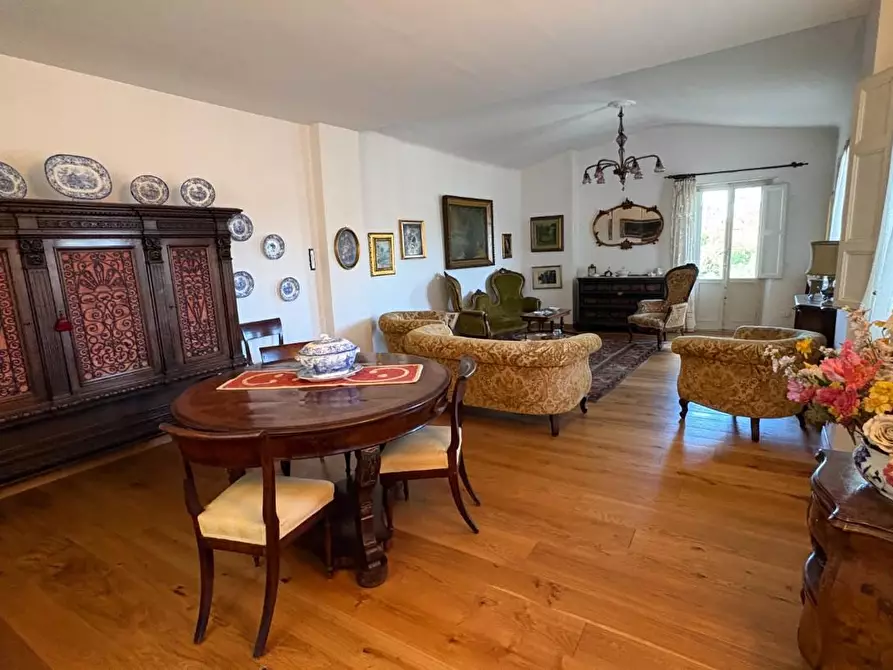 Immagine 4 di Mansarda in vendita  a Lucca