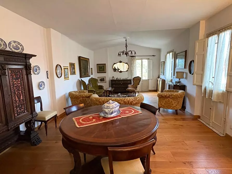 Immagine 2 di Mansarda in vendita  a Lucca