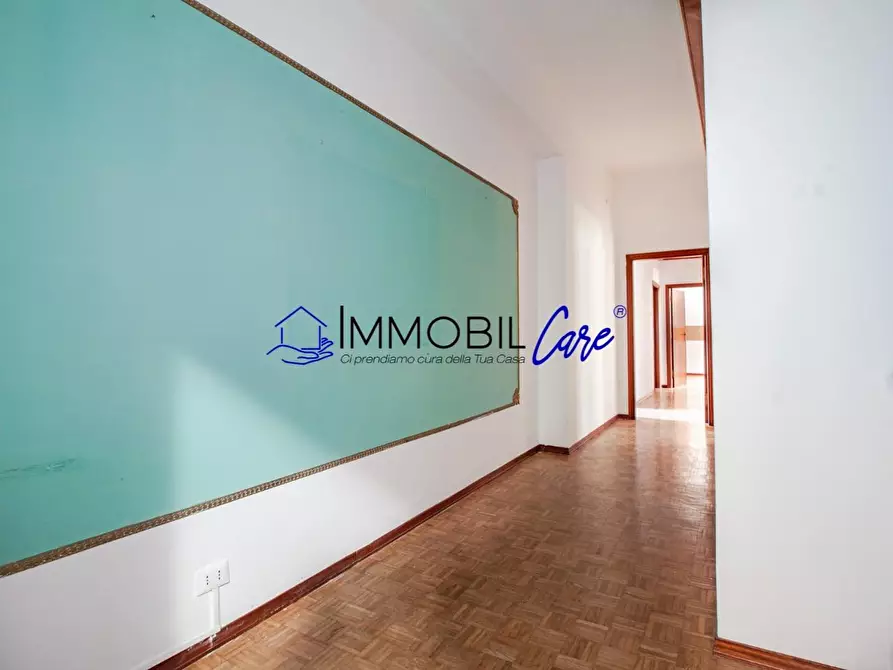 Immagine 2 di Appartamento in vendita  a Livorno