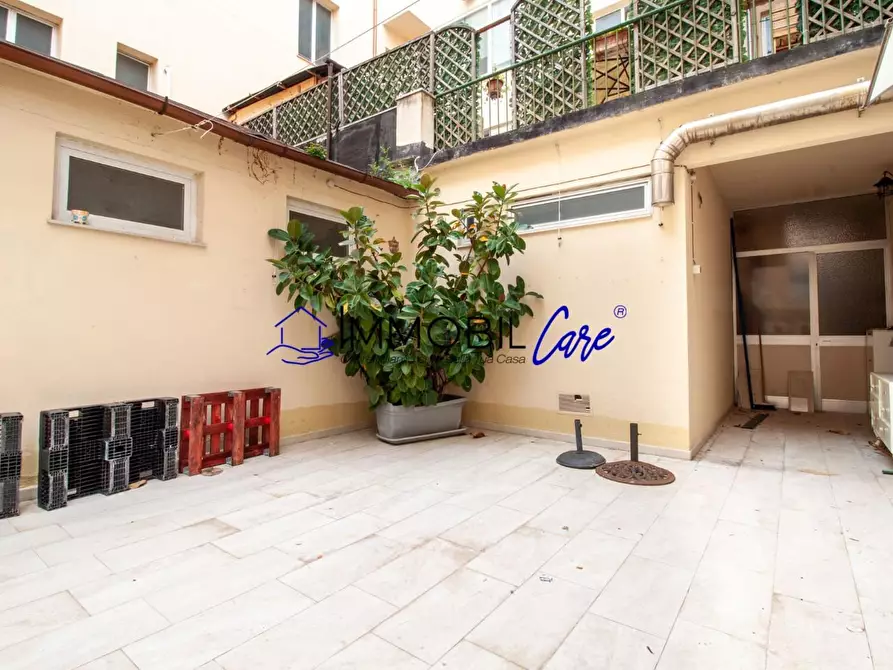 Immagine 7 di Appartamento in vendita  a Livorno