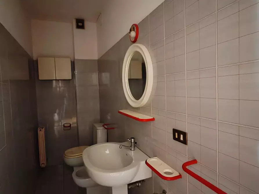 Immagine 10 di Appartamento in vendita  a Massa