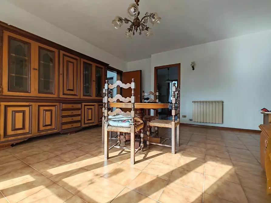 Immagine 1 di Appartamento in vendita  a Massa