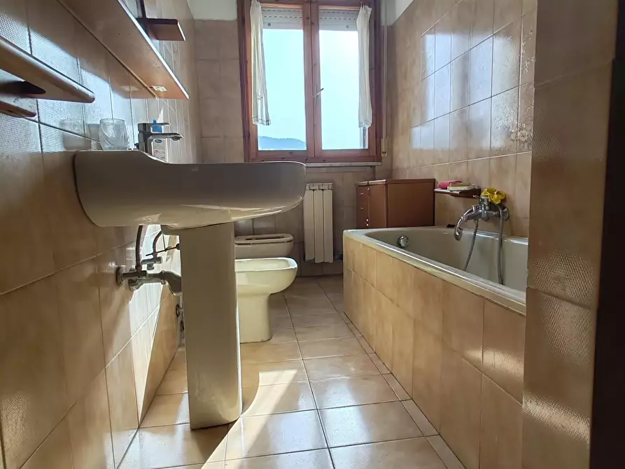 Immagine 7 di Appartamento in vendita  a Massa