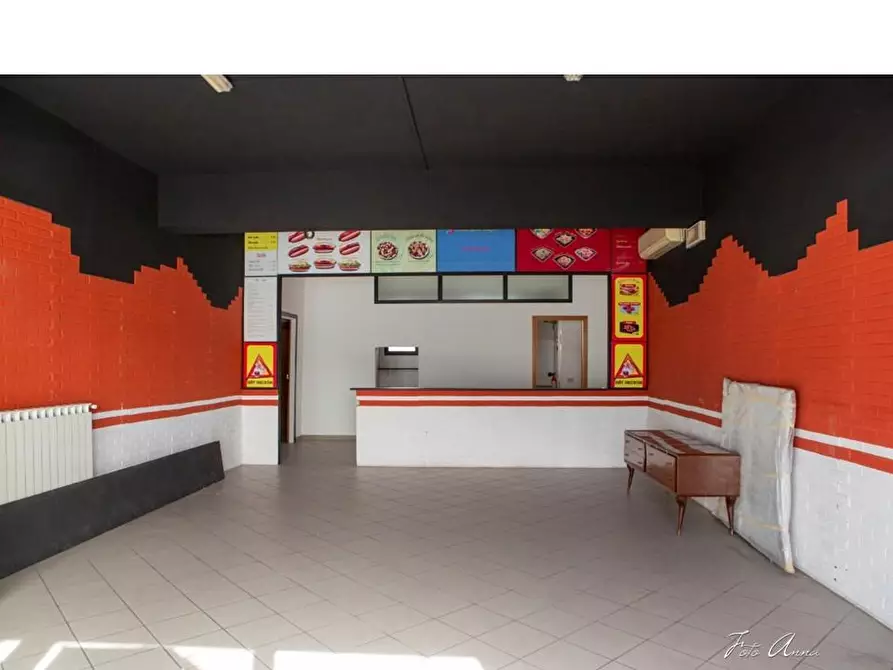 Immagine 3 di Laboratorio in vendita  a Viareggio