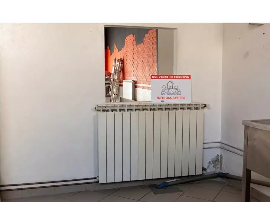 Immagine 23 di Laboratorio in vendita  a Viareggio