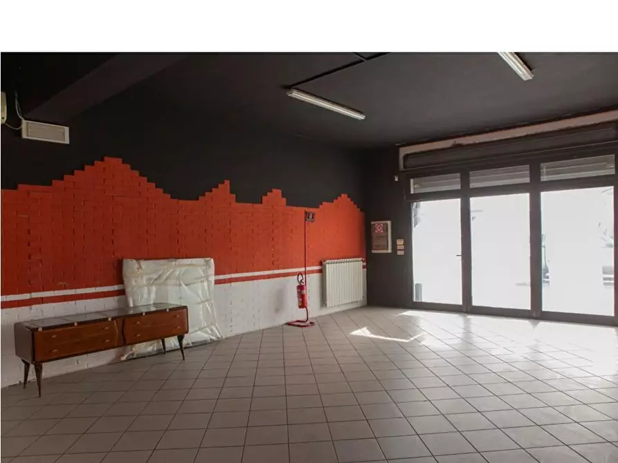 Immagine 27 di Laboratorio in vendita  a Viareggio
