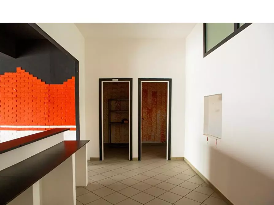 Immagine 7 di Laboratorio in vendita  a Viareggio